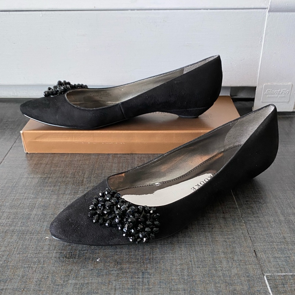 Audrey Brooke Abscuttle Kitten Heel w beaded bow